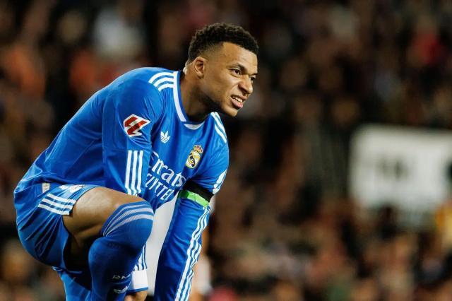 开云入口-姆巴佩膝伤复发拒手术，皇马与世界杯终难两全？